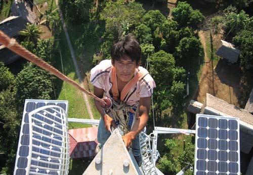Solar panels Peruvian poor web.jpg Solar panels Peruvian poor web.jpg