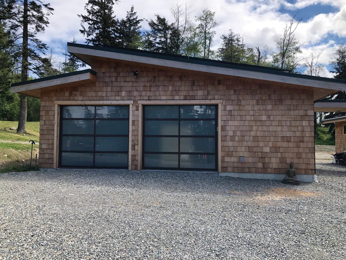 Hillside Farm - Garage, solar on top