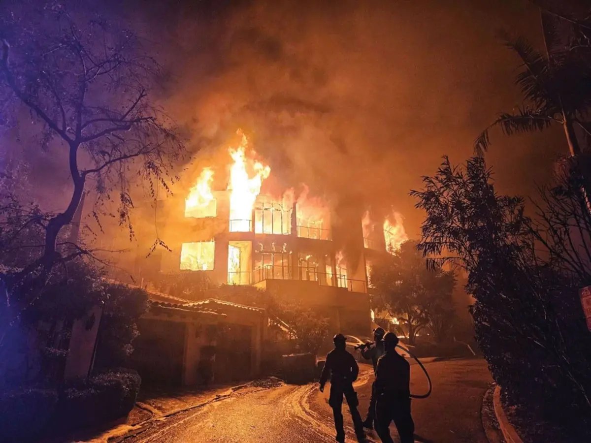 02 Dixon - Palisades Fire burning