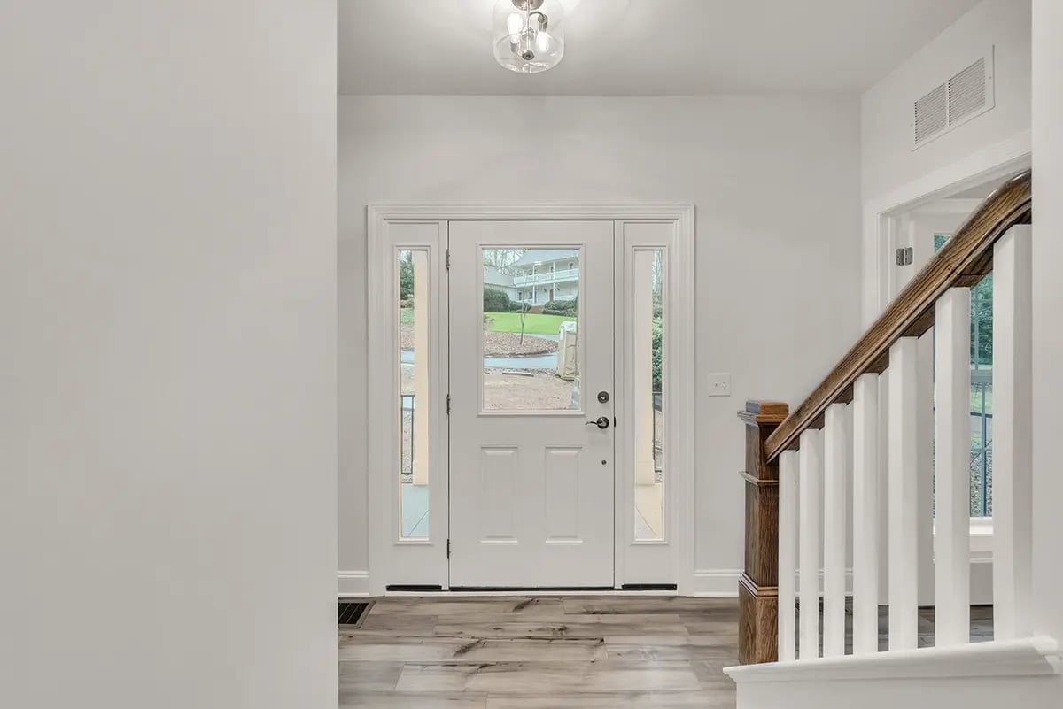 DOE Addison-X-interior entrance 300