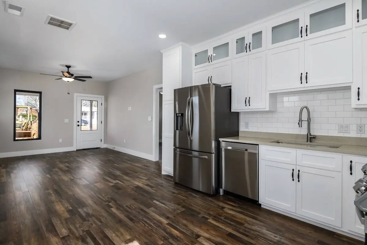 DOE-Howard-4-living room