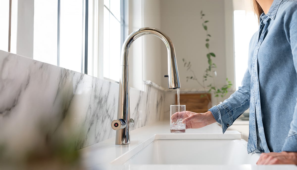Kitchen_PrimaryFaucet_0414_HORIZ_Retouched_v2 (1)