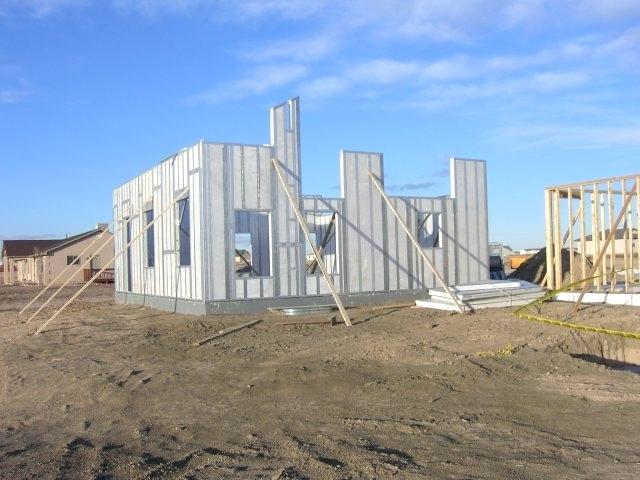 icf-vs-sip-a-fairly-detailed-description-of-a-house-built-using-sip-structural-insulated-panels-walls-and-an-insulated-concrete-forms-foundation-icf-walls-with-sip-roof