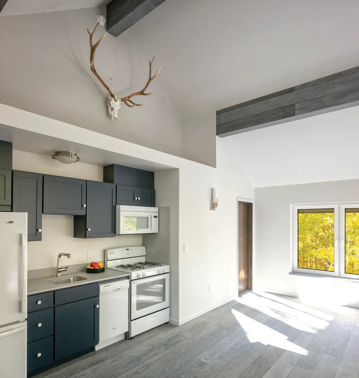 Mariposa - Iris studio kitchen with windows Use this one