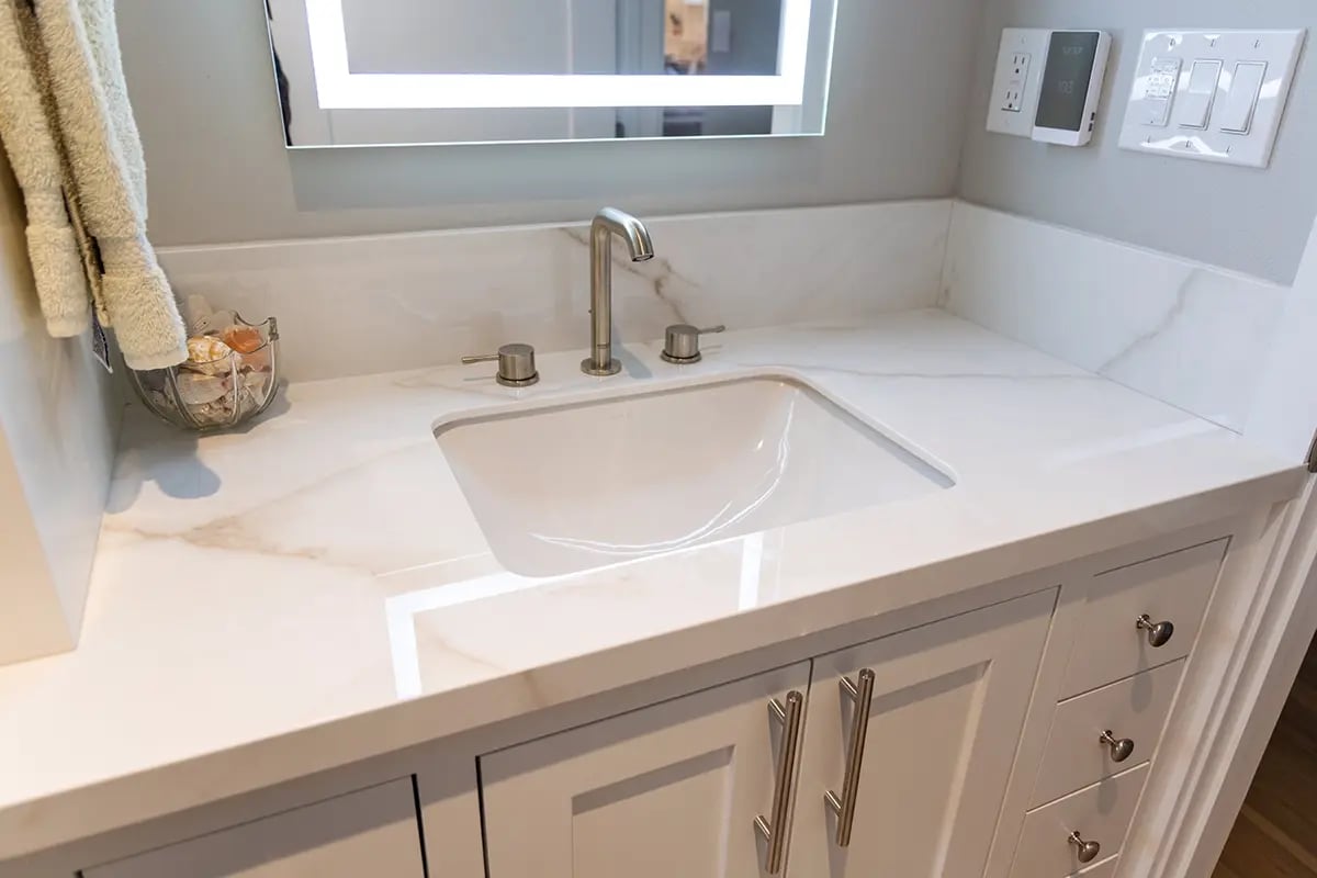 VH Austin - bathroom 300