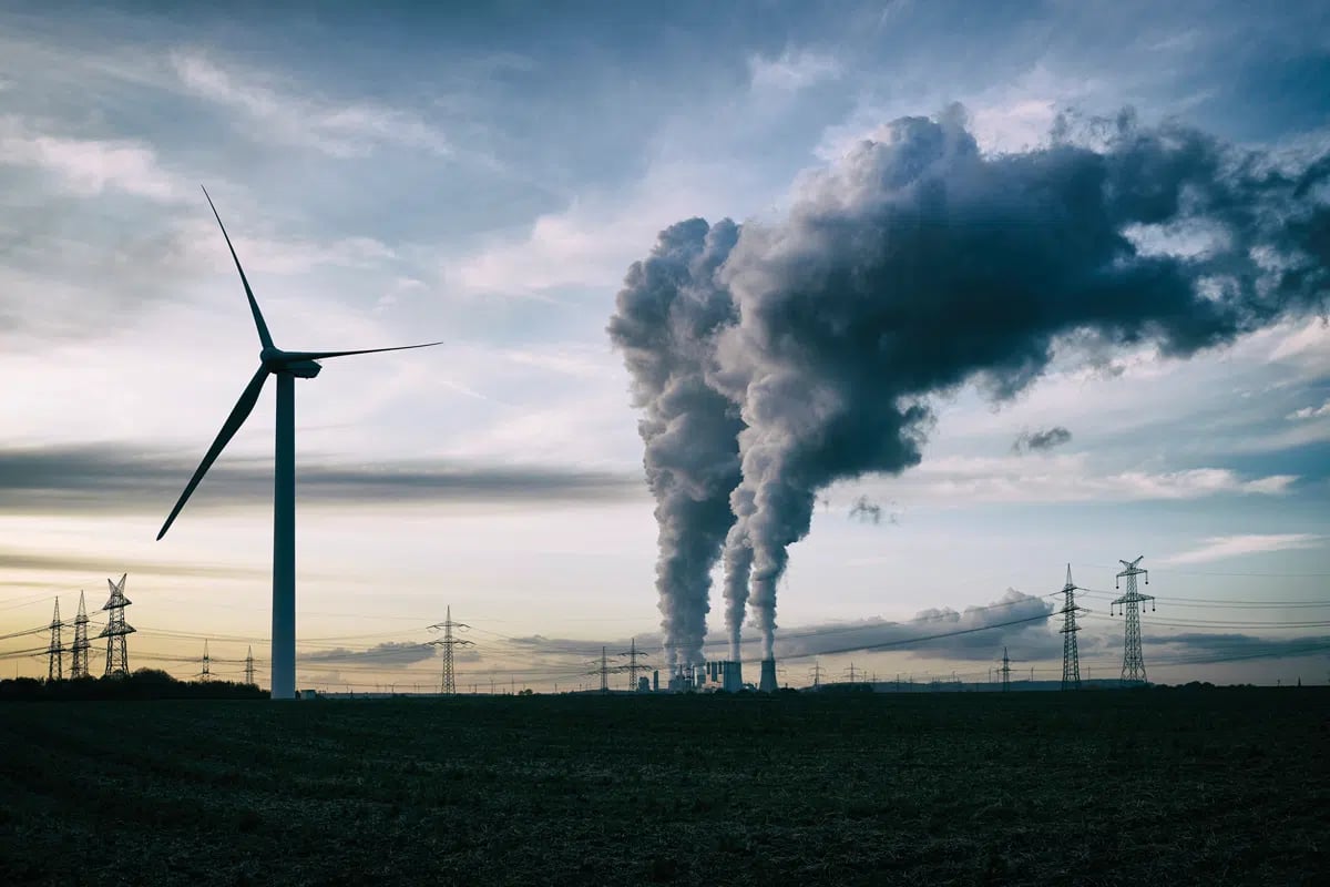 clean energy and fossil fuel coexist iStock-1189129733