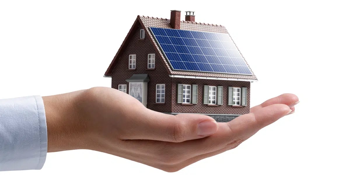 reasons homeowners should invest in solar featured